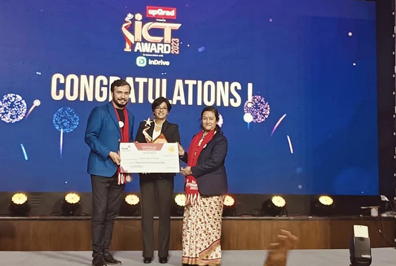 Sunaina Ghimire Pandey Receives The Ncell Woman Icon ICT Award