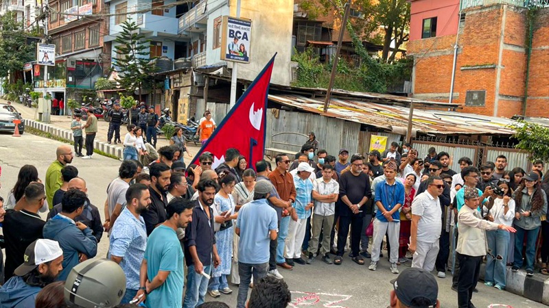 artists-honor-martyrs-kathmandu-maitighar