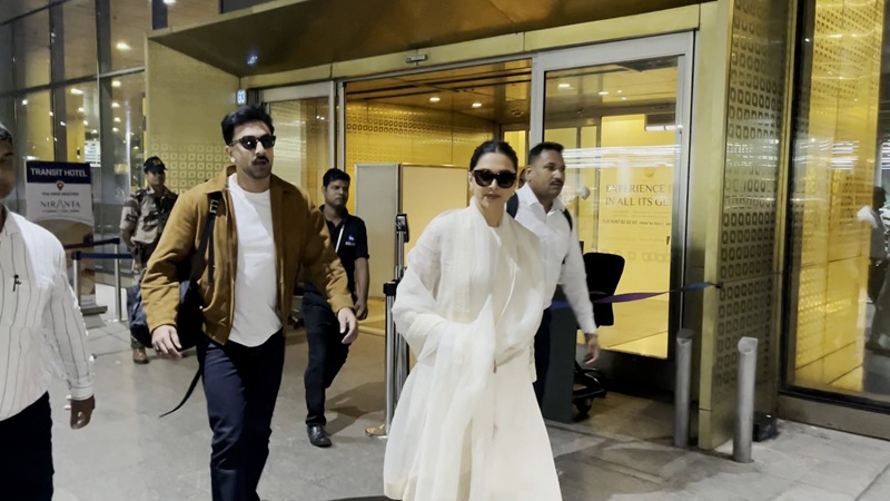 Deepika and Ranbir Viral Hugs