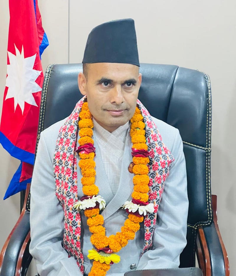 Communications Minister Assumes Office