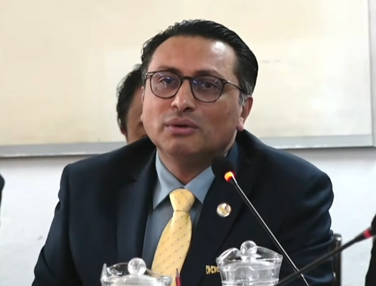 विद्युत् व्यापारमा दोहोरो भ्याट नलाग्ने, ईभीमा मूल्यका आधारमा भन्सार लाग्ने : अर्थमन्त्री वाग्ले