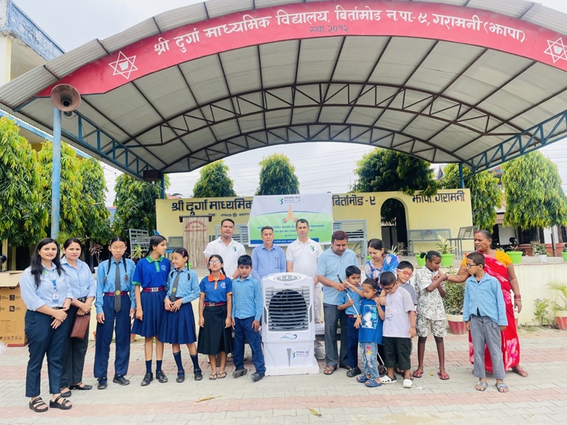 कामना सेवा विकास बैंकद्वारा दुर्गा माविलाई कुलर र ब्रेल पेपर हस्तान्तरण