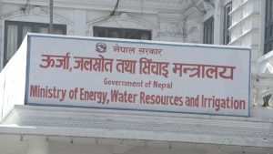 तोकिएको भन्दा बढी शुल्क मागे मन्त्रालयमा जानकारी गराउनुस्: मन्त्री श्रेष्ठ