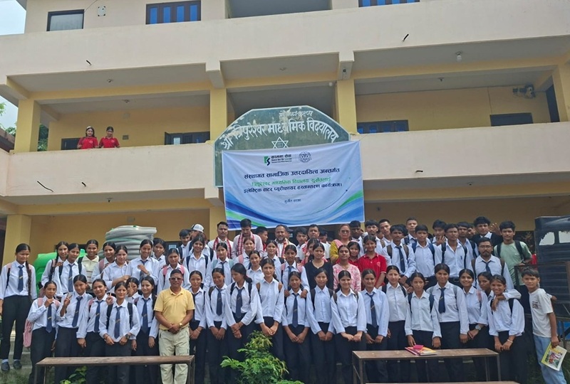 कामना सेवा विकास बैंकद्वारा सुर्खेतको विद्यालयलाई पानी ट्याङ्की र वाटर प्युरीफायर हस्तान्तरण