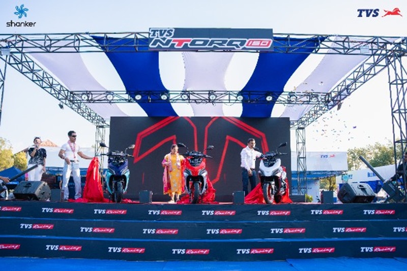 भृकुटीमण्डपमा TVS महा एक्सचेन्ज मेला: नयाँ NTORQ 150 र Apache 200 4V सार्वजनिक