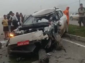 ईभी कार दुर्घटना: सप्तरीमा ट्यांकरसँग ठोक्किँदा चार जना घाइते