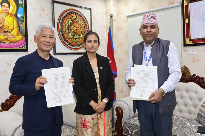 बाढीबाट प्रभावित बालबालिकाका लागि झन्डै ५८ करोड सहयोग गर्ने घले दम्पतिको घोषणा