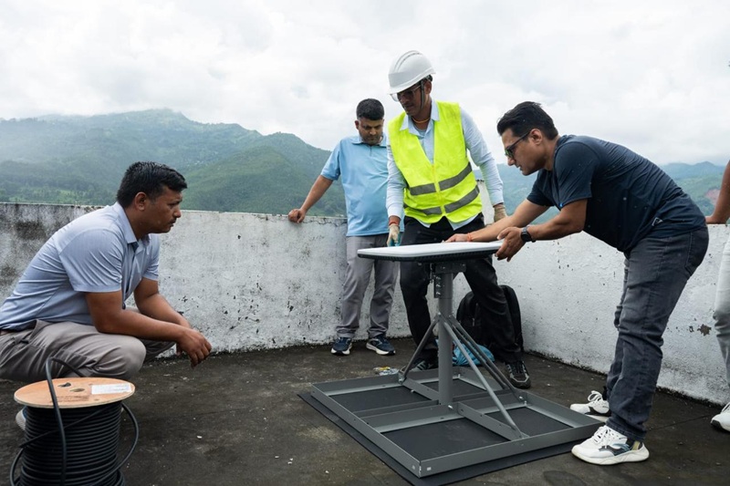 एनसेलले बाढी प्रभावित क्षेत्रमा स्याटलाइट प्रविधिमार्फत सञ्चार सेवा उपलब्ध गराउँदै