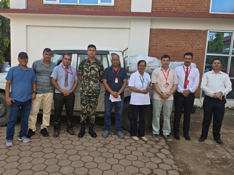 रसुवाका बाढीपीडितलाई प्रभु बैंकको राहत: १०० थान टेन्ट र स्लिपिङ ब्याग हस्तान्तरण