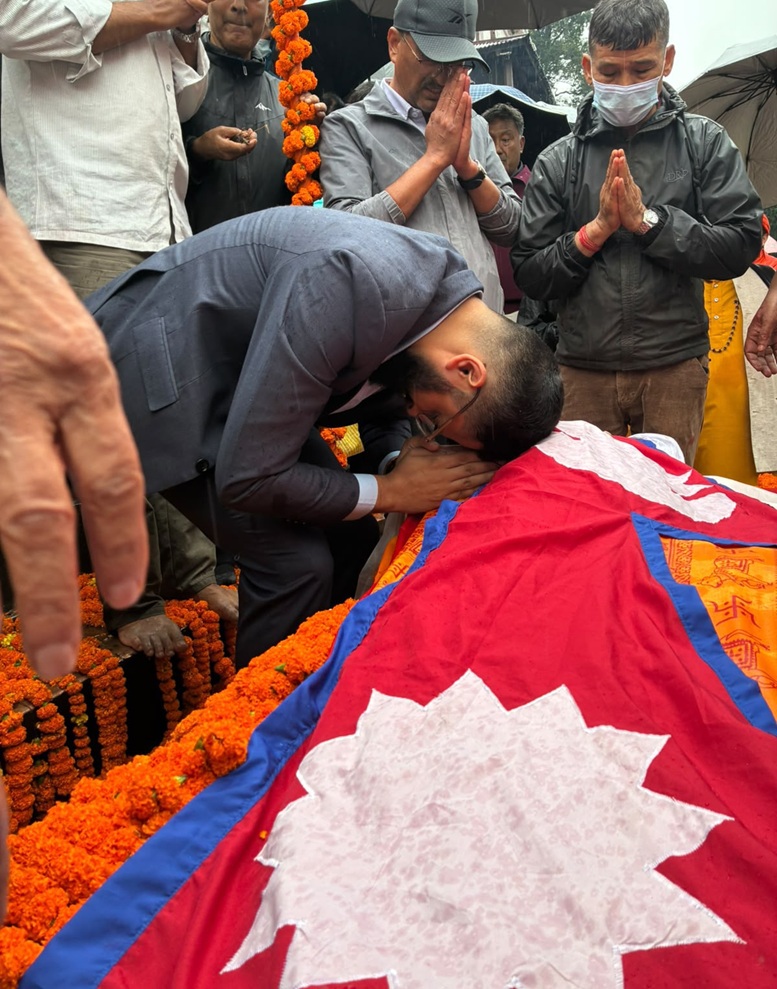 प्राडा शर्माको राजकीय सम्मानका साथ अन्त्येष्टि, मन्त्री पोखरेलले ओढाए राष्ट्रिय झण्डा