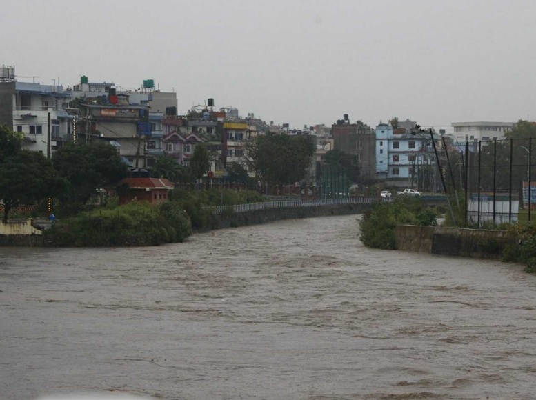 काठमाडौं उपत्यकाभित्रका नदी तटीय क्षेत्रमा जोखिम, प्रहरीले बढायो निगरानी